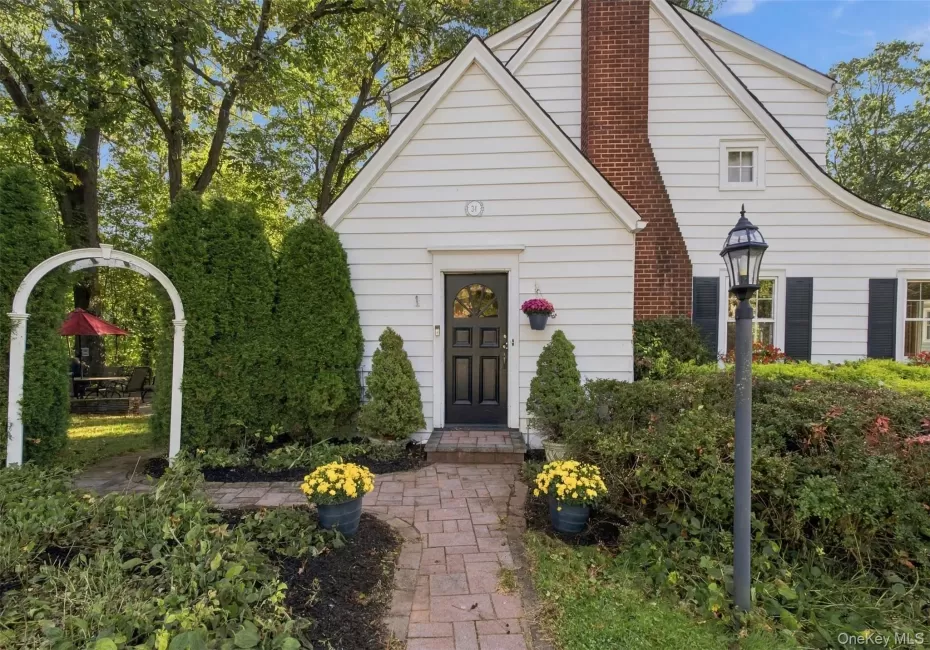 34 General Heath Avenue, White Plains, NY, 3 Bedrooms Bedrooms, 7 Rooms Rooms,1 BathroomBathrooms,Residential,For Rent,General Heath,0,1061698 34 General Heath Avenue, White Plains, NY, 3 Bedrooms Bedrooms, 7 Rooms Rooms,1 BathroomBathrooms,Residential,For Rent,General Heath,0,1061698