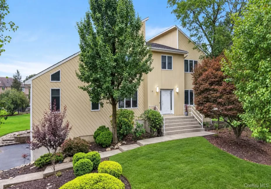 14 Lowell Drive, Clarkstown, NY, 5 Bedrooms Bedrooms, 10 Rooms Rooms,3 BathroomsBathrooms,Residential,For Rent,Lowell,0,1056076 14 Lowell Drive, Clarkstown, NY, 5 Bedrooms Bedrooms, 10 Rooms Rooms,3 BathroomsBathrooms,Residential,For Rent,Lowell,0,1056076