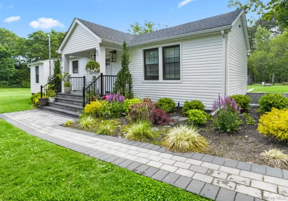 25 Peters Lane, Southampton, NY, 3 Bedrooms Bedrooms, 8 Rooms Rooms,1 BathroomBathrooms,Residential Lease,For Rent,Peters,0,1062823 25 Peters Lane, Southampton, NY, 3 Bedrooms Bedrooms, 8 Rooms Rooms,1 BathroomBathrooms,Residential Lease,For Rent,Peters,0,1062823