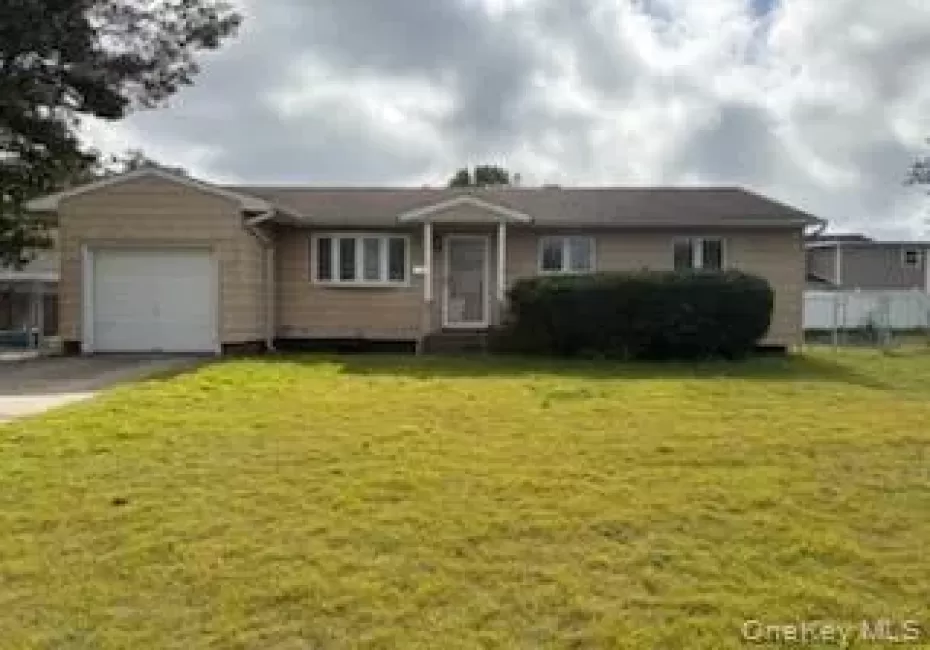 35 Circle Lane, Islip, NY, 3 Bedrooms Bedrooms, 6 Rooms Rooms,1 BathroomBathrooms,Residential,For Rent,Circle,0,1062734 35 Circle Lane, Islip, NY, 3 Bedrooms Bedrooms, 6 Rooms Rooms,1 BathroomBathrooms,Residential,For Rent,Circle,0,1062734