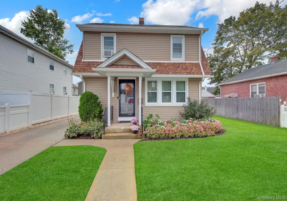 44 Brooks Avenue, Hempstead, NY, 2 Bedrooms Bedrooms, 5 Rooms Rooms,1 BathroomBathrooms,Residential,For Rent,Brooks,0,1061508 44 Brooks Avenue, Hempstead, NY, 2 Bedrooms Bedrooms, 5 Rooms Rooms,1 BathroomBathrooms,Residential,For Rent,Brooks,0,1061508