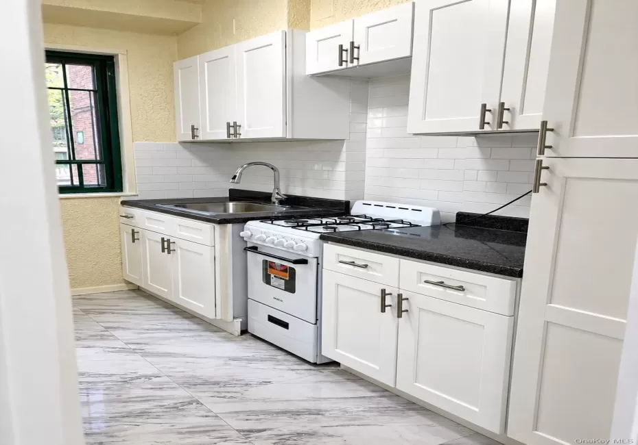 1563 Metropolitan Avenue, New York, NY, 2 Rooms Rooms,1 BathroomBathrooms,Residential,For Rent,Metropolitan,0,1062765 1563 Metropolitan Avenue, New York, NY, 2 Rooms Rooms,1 BathroomBathrooms,Residential,For Rent,Metropolitan,0,1062765