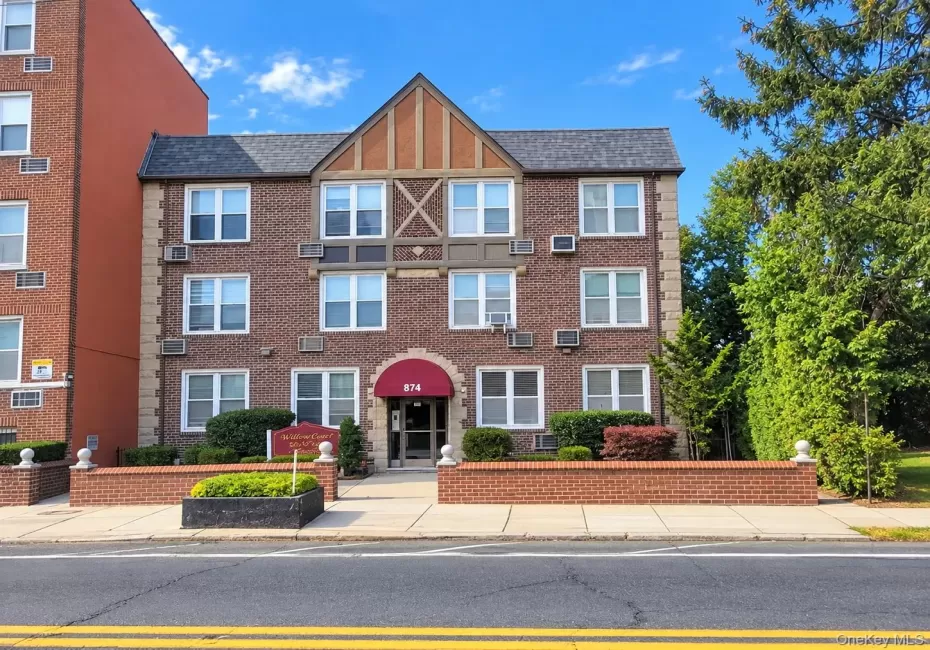 874 Broadway, Hempstead, NY, 1 Bedroom Bedrooms, 3 Rooms Rooms,1 BathroomBathrooms,Residential Lease,For Rent,Broadway,0,1063010 874 Broadway, Hempstead, NY, 1 Bedroom Bedrooms, 3 Rooms Rooms,1 BathroomBathrooms,Residential Lease,For Rent,Broadway,0,1063010