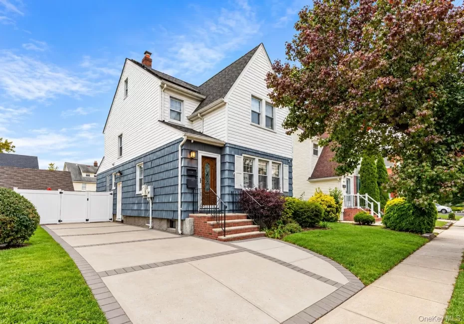 224 Oak Street, Hempstead, NY, 3 Bedrooms Bedrooms, 6 Rooms Rooms,3 BathroomsBathrooms,Residential,For Rent,Oak,0,1063221 224 Oak Street, Hempstead, NY, 3 Bedrooms Bedrooms, 6 Rooms Rooms,3 BathroomsBathrooms,Residential,For Rent,Oak,0,1063221