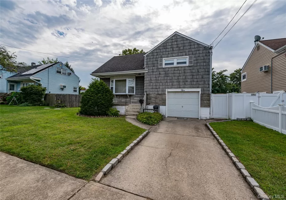 5 Floyd Street, Babylon, NY, 3 Bedrooms Bedrooms, 7 Rooms Rooms,1 BathroomBathrooms,Residential,For Rent,Floyd,0,1063135 5 Floyd Street, Babylon, NY, 3 Bedrooms Bedrooms, 7 Rooms Rooms,1 BathroomBathrooms,Residential,For Rent,Floyd,0,1063135