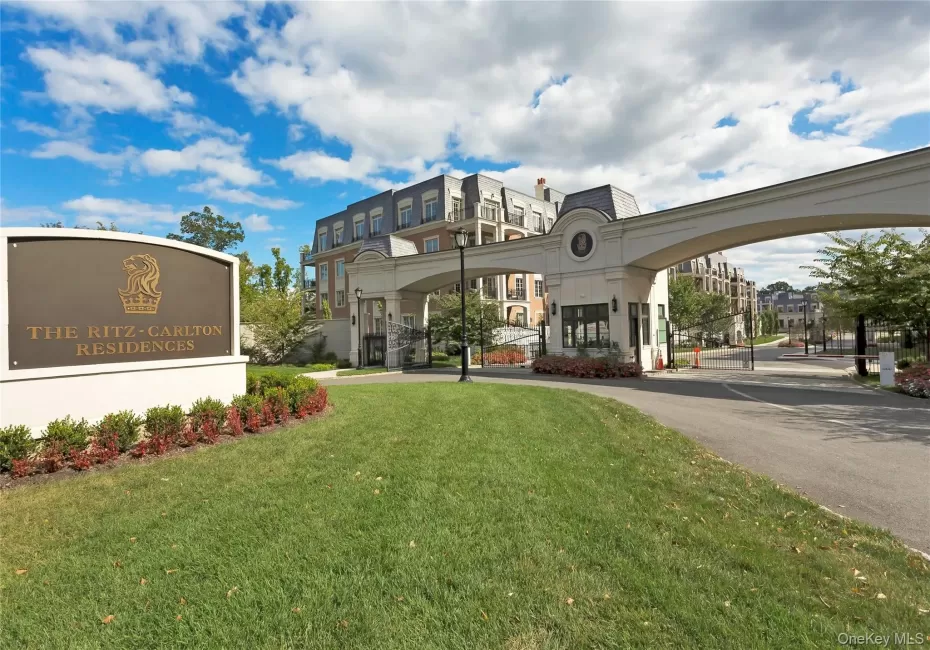 1000 Royal Court, North Hempstead, NY, 2 Bedrooms Bedrooms, 6 Rooms Rooms,2 BathroomsBathrooms,Residential Lease,For Rent,Royal,0,1063266 1000 Royal Court, North Hempstead, NY, 2 Bedrooms Bedrooms, 6 Rooms Rooms,2 BathroomsBathrooms,Residential Lease,For Rent,Royal,0,1063266