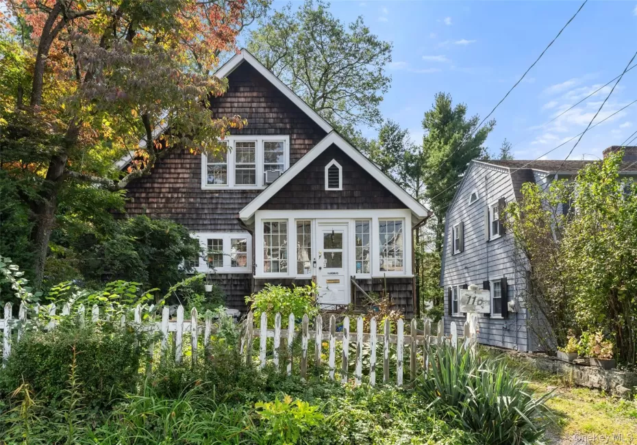 116 Brown Road, Scarsdale, NY, 4 Bedrooms Bedrooms, 7 Rooms Rooms,2 BathroomsBathrooms,Residential,For Rent,Brown,0,1054483 116 Brown Road, Scarsdale, NY, 4 Bedrooms Bedrooms, 7 Rooms Rooms,2 BathroomsBathrooms,Residential,For Rent,Brown,0,1054483