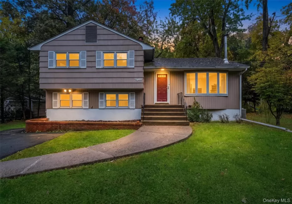 15 oak Road, Clarkstown, NY, 3 Bedrooms Bedrooms, 9 Rooms Rooms,2 BathroomsBathrooms,Residential,For Rent,oak,0,1061793 15 oak Road, Clarkstown, NY, 3 Bedrooms Bedrooms, 9 Rooms Rooms,2 BathroomsBathrooms,Residential,For Rent,oak,0,1061793