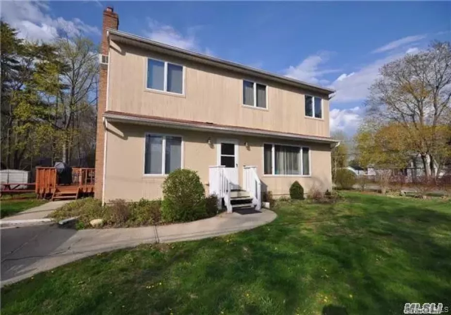 18 Larsen Avenue, Smithtown, NY, 4 Bedrooms Bedrooms, 7 Rooms Rooms,2 BathroomsBathrooms,Residential,For Rent,Larsen,0,1063231 18 Larsen Avenue, Smithtown, NY, 4 Bedrooms Bedrooms, 7 Rooms Rooms,2 BathroomsBathrooms,Residential,For Rent,Larsen,0,1063231