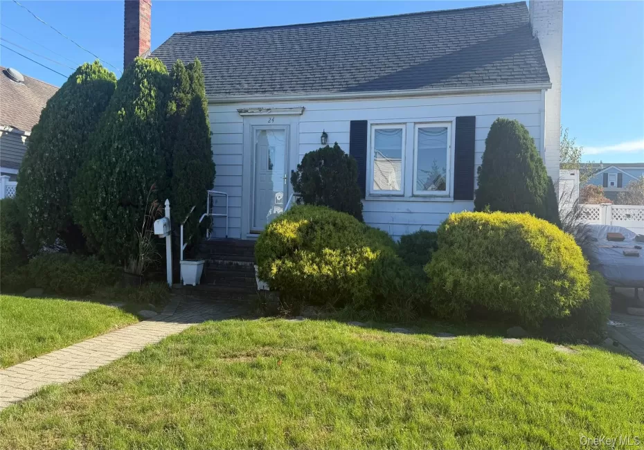 24 Plitt Avenue, Oyster Bay, NY, 2 Bedrooms Bedrooms, 4 Rooms Rooms,2 BathroomsBathrooms,Residential Lease,For Rent,Plitt,0,1063392 24 Plitt Avenue, Oyster Bay, NY, 2 Bedrooms Bedrooms, 4 Rooms Rooms,2 BathroomsBathrooms,Residential Lease,For Rent,Plitt,0,1063392