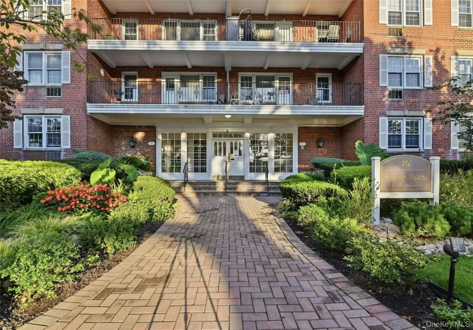 70 Grove Street, Hempstead, NY, 1 Bedroom Bedrooms, 4 Rooms Rooms,1 BathroomBathrooms,Residential,For Rent,Grove,0,1063352 70 Grove Street, Hempstead, NY, 1 Bedroom Bedrooms, 4 Rooms Rooms,1 BathroomBathrooms,Residential,For Rent,Grove,0,1063352