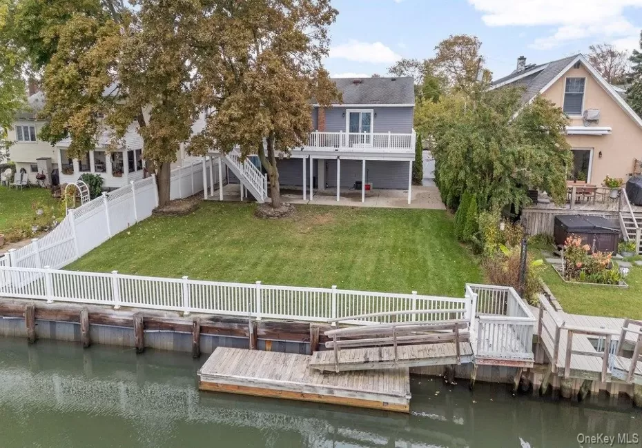 WATERFRONT HI-RANCH On Large Lot WATERFRONT HI-RANCH On Large Lot