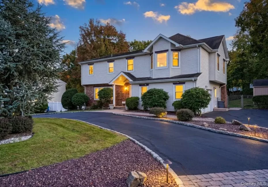 7 Edgebrook Court, Clarkstown, NY, 6 Bedrooms Bedrooms, 16 Rooms Rooms,3 BathroomsBathrooms,Residential,For Rent,Edgebrook,0,1061765 7 Edgebrook Court, Clarkstown, NY, 6 Bedrooms Bedrooms, 16 Rooms Rooms,3 BathroomsBathrooms,Residential,For Rent,Edgebrook,0,1061765