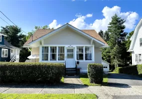 39 California Avenue, Middletown, NY, 4 Bedrooms Bedrooms, 7 Rooms Rooms,1 BathroomBathrooms,Residential,For Rent,California,0,1063370 39 California Avenue, Middletown, NY, 4 Bedrooms Bedrooms, 7 Rooms Rooms,1 BathroomBathrooms,Residential,For Rent,California,0,1063370