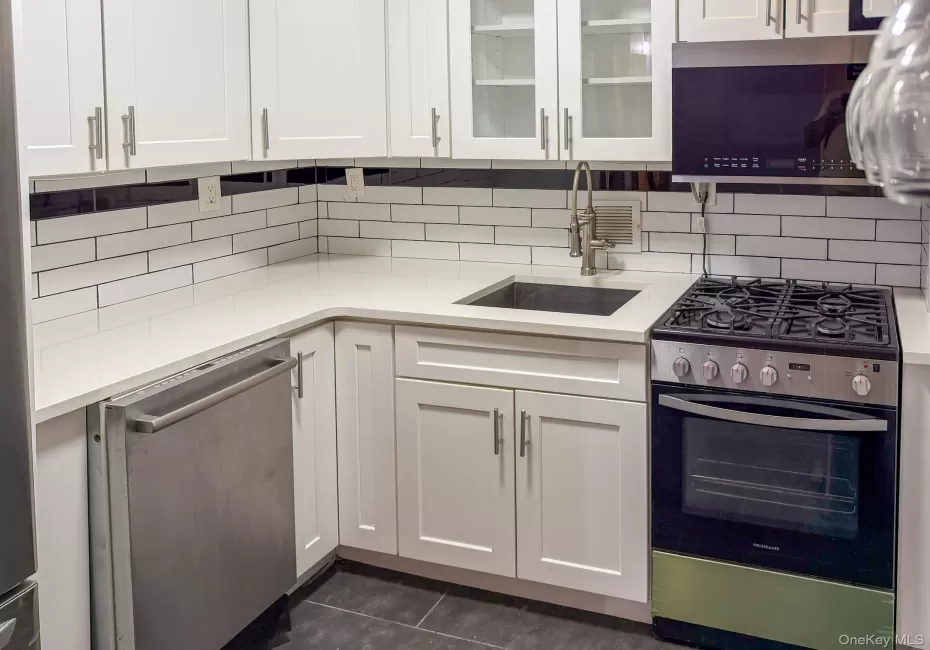 222 Smith, Hempstead, NY, 1 Bedroom Bedrooms, 4 Rooms Rooms,1 BathroomBathrooms,Residential,For Rent,Smith,0,1062774 222 Smith, Hempstead, NY, 1 Bedroom Bedrooms, 4 Rooms Rooms,1 BathroomBathrooms,Residential,For Rent,Smith,0,1062774