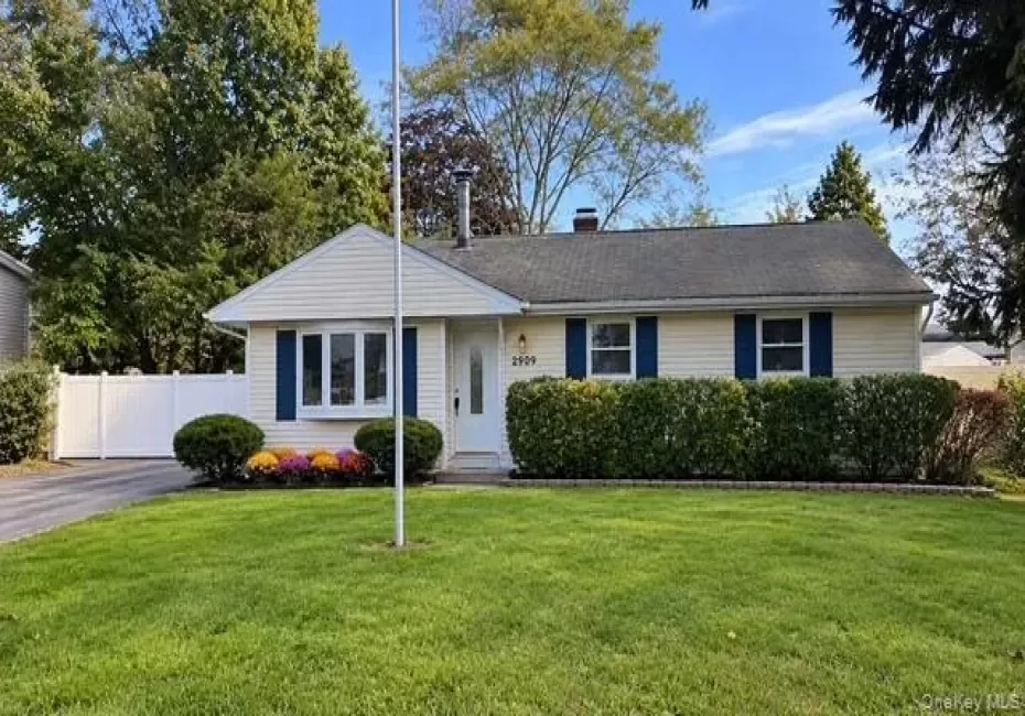 2909 Falcon Avenue, Brookhaven, NY, 3 Bedrooms Bedrooms, 8 Rooms Rooms,1 BathroomBathrooms,Residential,For Rent,Falcon,0,1063411 2909 Falcon Avenue, Brookhaven, NY, 3 Bedrooms Bedrooms, 8 Rooms Rooms,1 BathroomBathrooms,Residential,For Rent,Falcon,0,1063411