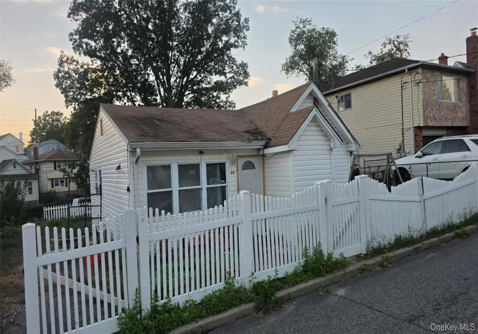 44 Carnegie Avenue, Hempstead, NY, 3 Bedrooms Bedrooms, 5 Rooms Rooms,1 BathroomBathrooms,Residential,For Rent,Carnegie,0,1063324 44 Carnegie Avenue, Hempstead, NY, 3 Bedrooms Bedrooms, 5 Rooms Rooms,1 BathroomBathrooms,Residential,For Rent,Carnegie,0,1063324