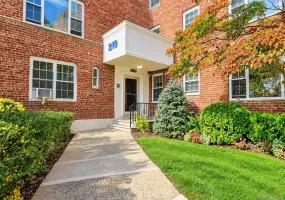 210 Pelham Road, New Rochelle, NY, 2 Bedrooms Bedrooms, 5 Rooms Rooms,1 BathroomBathrooms,Residential,For Rent,Pelham,0,1063502 210 Pelham Road, New Rochelle, NY, 2 Bedrooms Bedrooms, 5 Rooms Rooms,1 BathroomBathrooms,Residential,For Rent,Pelham,0,1063502