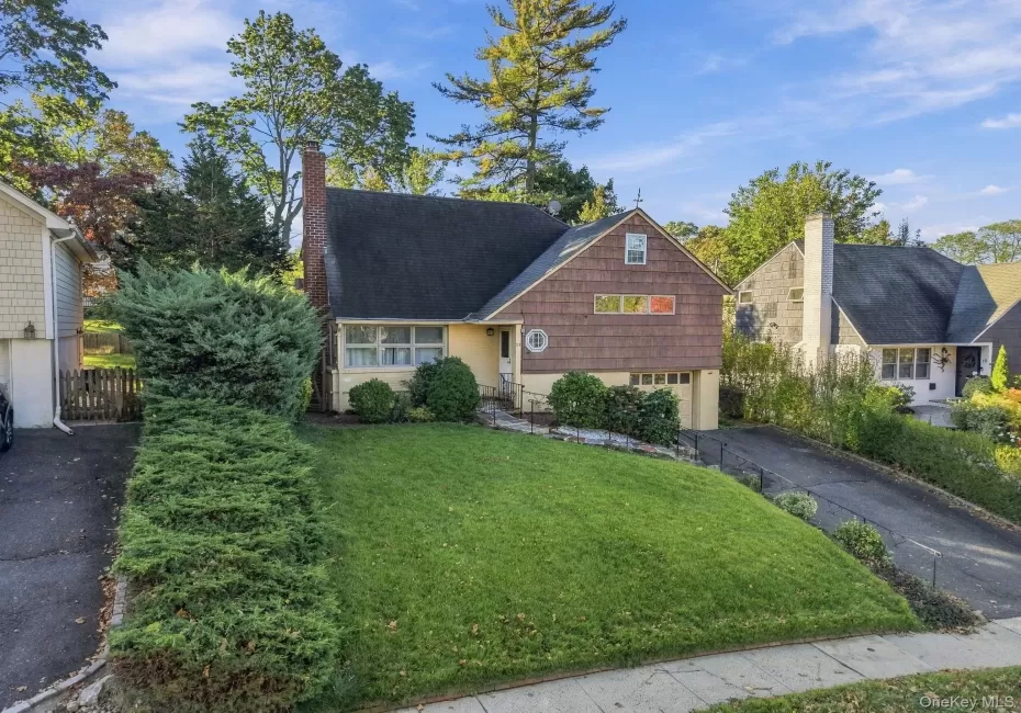 21 Revere Road, North Hempstead, NY, 3 Bedrooms Bedrooms, 6 Rooms Rooms,2 BathroomsBathrooms,Residential,For Rent,Revere,0,1063540 21 Revere Road, North Hempstead, NY, 3 Bedrooms Bedrooms, 6 Rooms Rooms,2 BathroomsBathrooms,Residential,For Rent,Revere,0,1063540