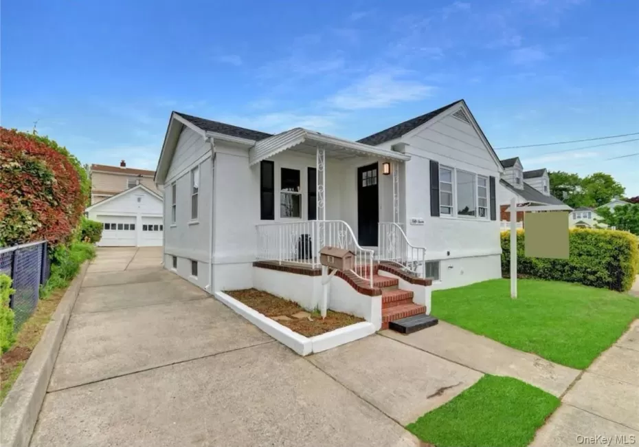 57 Catherine Avenue, Hempstead, NY, 3 Bedrooms Bedrooms, 7 Rooms Rooms,1 BathroomBathrooms,Residential,For Rent,Catherine,0,1063715 57 Catherine Avenue, Hempstead, NY, 3 Bedrooms Bedrooms, 7 Rooms Rooms,1 BathroomBathrooms,Residential,For Rent,Catherine,0,1063715