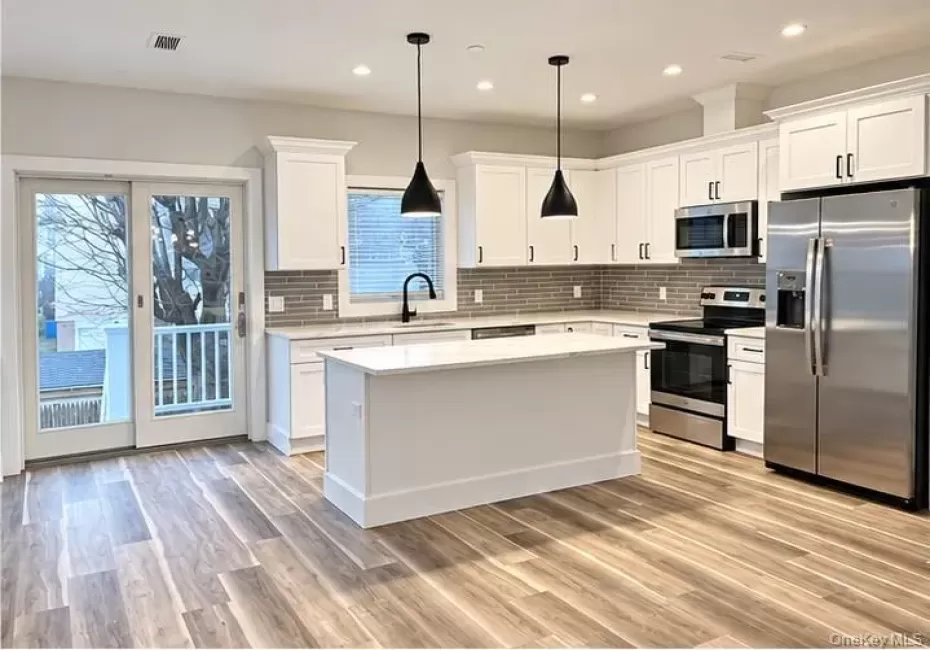 195 Park Avenue, Harrison, NY, 3 Bedrooms Bedrooms, 7 Rooms Rooms,3 BathroomsBathrooms,Residential Lease,For Rent,Park,0,1063172 195 Park Avenue, Harrison, NY, 3 Bedrooms Bedrooms, 7 Rooms Rooms,3 BathroomsBathrooms,Residential Lease,For Rent,Park,0,1063172