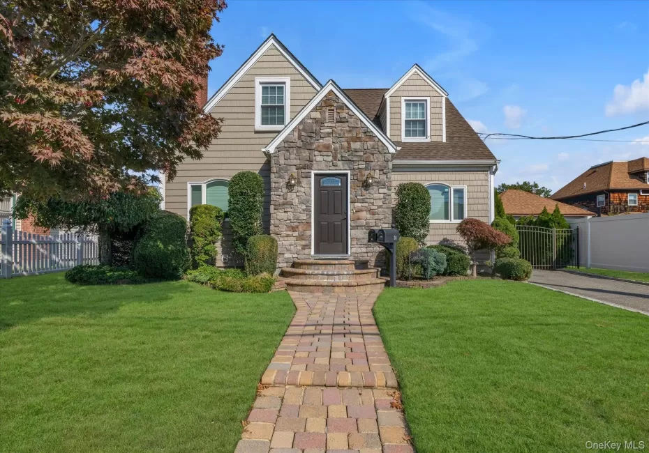 74 Custer Avenue, North Hempstead, NY, 3 Bedrooms Bedrooms, 7 Rooms Rooms,2 BathroomsBathrooms,Residential Lease,For Rent,Custer,0,1062544 74 Custer Avenue, North Hempstead, NY, 3 Bedrooms Bedrooms, 7 Rooms Rooms,2 BathroomsBathrooms,Residential Lease,For Rent,Custer,0,1062544