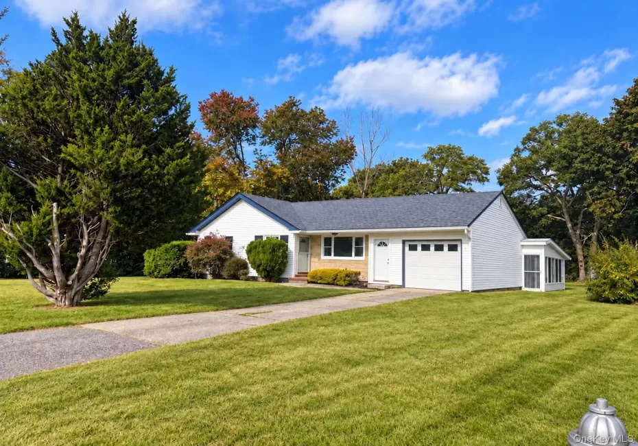 19 Franklin Avenue, Islip, NY, 3 Bedrooms Bedrooms, 6 Rooms Rooms,1 BathroomBathrooms,Residential,For Rent,Franklin,0,1061243 19 Franklin Avenue, Islip, NY, 3 Bedrooms Bedrooms, 6 Rooms Rooms,1 BathroomBathrooms,Residential,For Rent,Franklin,0,1061243