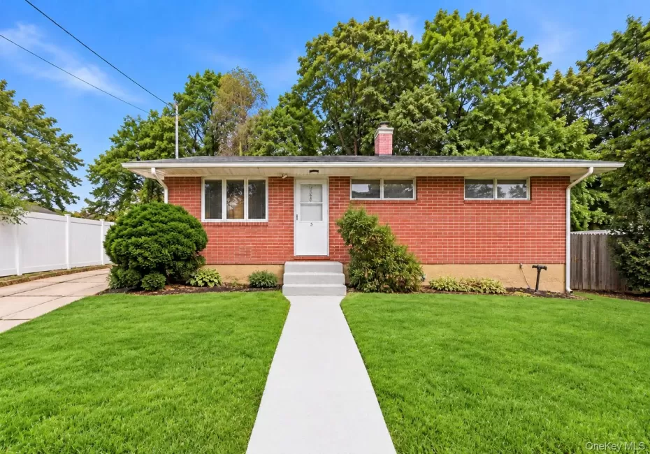 5 Robin Road, Brookhaven, NY, 3 Bedrooms Bedrooms, 6 Rooms Rooms,2 BathroomsBathrooms,Residential,For Rent,Robin,0,1063738 5 Robin Road, Brookhaven, NY, 3 Bedrooms Bedrooms, 6 Rooms Rooms,2 BathroomsBathrooms,Residential,For Rent,Robin,0,1063738