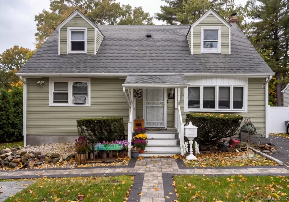 13 Cedarwood Drive, Huntington, NY, 1 Bedroom Bedrooms, 4 Rooms Rooms,1 BathroomBathrooms,Residential Lease,For Rent,Cedarwood,0,1063907 13 Cedarwood Drive, Huntington, NY, 1 Bedroom Bedrooms, 4 Rooms Rooms,1 BathroomBathrooms,Residential Lease,For Rent,Cedarwood,0,1063907