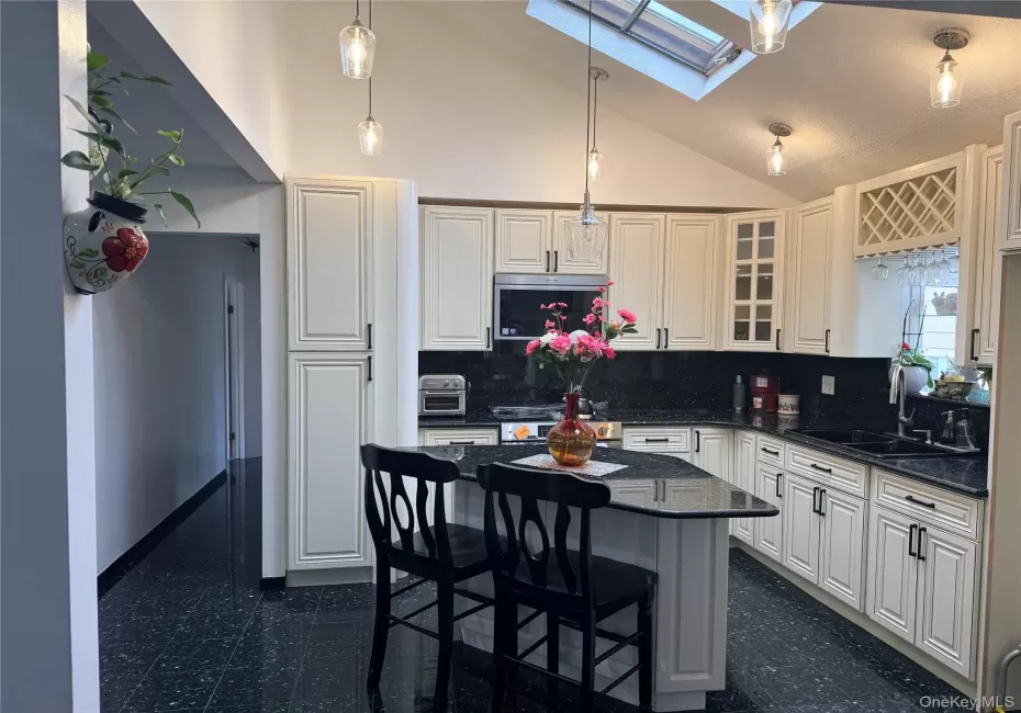 159-51 95th Ave, New York, NY, 2 Bedrooms Bedrooms, 5 Rooms Rooms,1 BathroomBathrooms,Residential Lease,For Rent,Ave,0,1063931 159-51 95th Ave, New York, NY, 2 Bedrooms Bedrooms, 5 Rooms Rooms,1 BathroomBathrooms,Residential Lease,For Rent,Ave,0,1063931