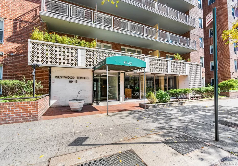 8915 Parsons Boulevard, New York, NY, 3 Rooms Rooms,Residential,For Rent,Parsons,0,1061271 8915 Parsons Boulevard, New York, NY, 3 Rooms Rooms,Residential,For Rent,Parsons,0,1061271
