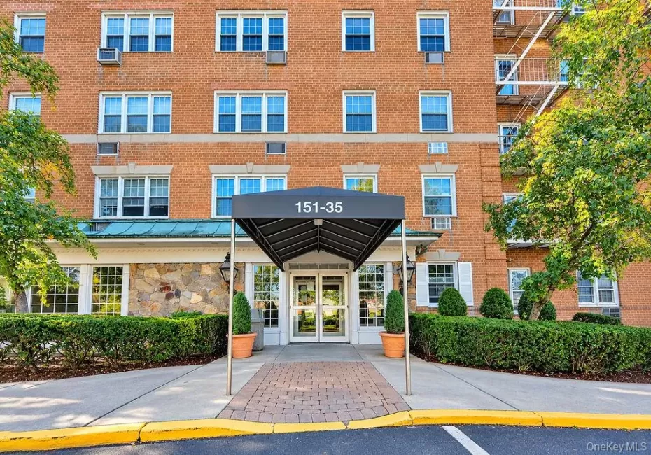 151-35 84th Street, New York, NY, 2 Bedrooms Bedrooms, 6 Rooms Rooms,2 BathroomsBathrooms,Residential,For Rent,84th,0,1064137 151-35 84th Street, New York, NY, 2 Bedrooms Bedrooms, 6 Rooms Rooms,2 BathroomsBathrooms,Residential,For Rent,84th,0,1064137