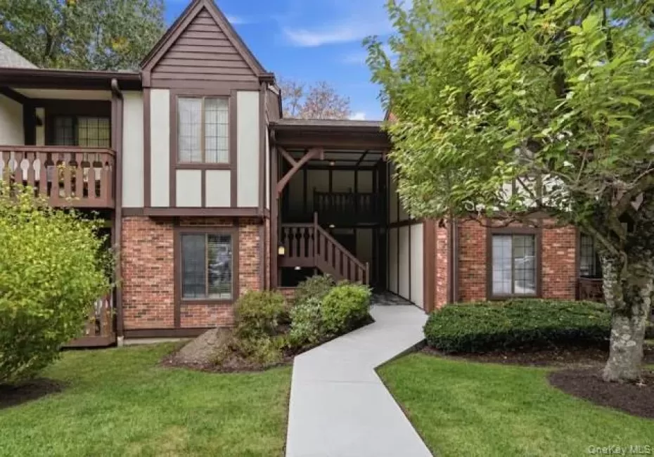 Welcome to 82 Foxwoods Circle in Mount Kisco Welcome to 82 Foxwoods Circle in Mount Kisco