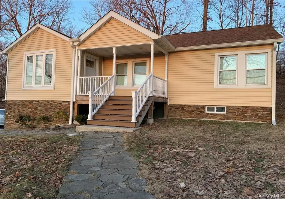 Welcome to 322 Robinson Ave easy 1 floor living at it's best Welcome to 322 Robinson Ave easy 1 floor living at it's best