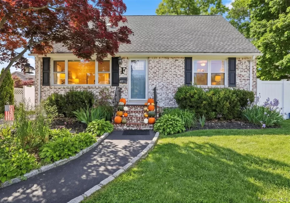 413 Pecan Street, Babylon, NY, 4 Bedrooms Bedrooms, 12 Rooms Rooms,2 BathroomsBathrooms,Residential,For Rent,Pecan,0,1002620 413 Pecan Street, Babylon, NY, 4 Bedrooms Bedrooms, 12 Rooms Rooms,2 BathroomsBathrooms,Residential,For Rent,Pecan,0,1002620