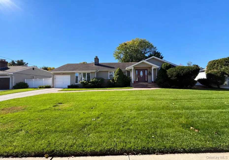 11 Azalea Drive, Oyster Bay, NY, 3 Bedrooms Bedrooms, 7 Rooms Rooms,2 BathroomsBathrooms,Residential Lease,For Rent,Azalea,0,1064320 11 Azalea Drive, Oyster Bay, NY, 3 Bedrooms Bedrooms, 7 Rooms Rooms,2 BathroomsBathrooms,Residential Lease,For Rent,Azalea,0,1064320