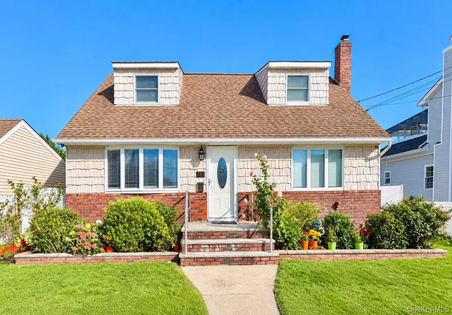 281 Randall Avenue, Hempstead, NY, 4 Bedrooms Bedrooms, 8 Rooms Rooms,2 BathroomsBathrooms,Residential Lease,For Rent,Randall,0,1064775 281 Randall Avenue, Hempstead, NY, 4 Bedrooms Bedrooms, 8 Rooms Rooms,2 BathroomsBathrooms,Residential Lease,For Rent,Randall,0,1064775