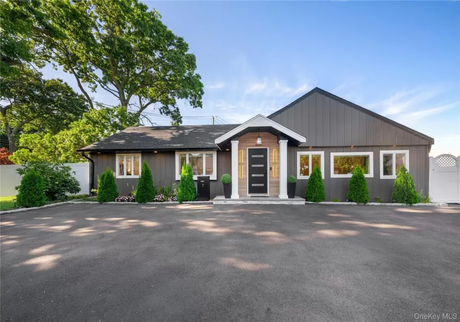 7 Tyrconnell Avenue, Oyster Bay, NY, 4 Bedrooms Bedrooms, 6 Rooms Rooms,2 BathroomsBathrooms,Residential,For Rent,Tyrconnell,0,1064687 7 Tyrconnell Avenue, Oyster Bay, NY, 4 Bedrooms Bedrooms, 6 Rooms Rooms,2 BathroomsBathrooms,Residential,For Rent,Tyrconnell,0,1064687