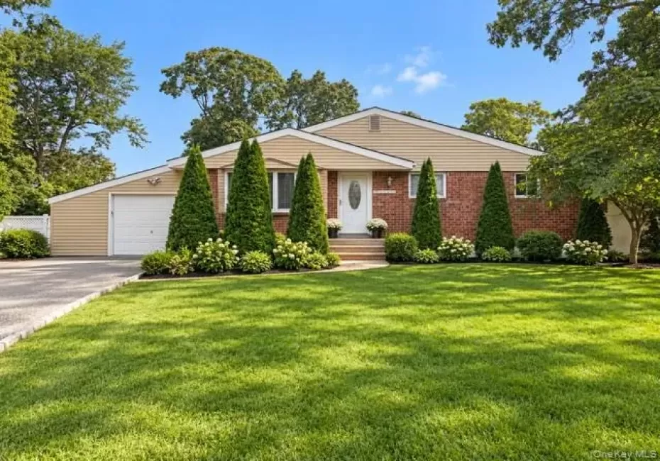 243 Vermont Avenue, Islip, NY, 4 Bedrooms Bedrooms, 7 Rooms Rooms,2 BathroomsBathrooms,Residential,For Rent,Vermont,0,1056531 243 Vermont Avenue, Islip, NY, 4 Bedrooms Bedrooms, 7 Rooms Rooms,2 BathroomsBathrooms,Residential,For Rent,Vermont,0,1056531