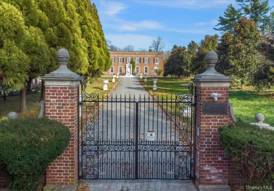 155 Middle Neck Road, North Hempstead, NY, 7 Bedrooms Bedrooms, 15 Rooms Rooms,6 BathroomsBathrooms,Residential,For Rent,Middle Neck,0,1064641 155 Middle Neck Road, North Hempstead, NY, 7 Bedrooms Bedrooms, 15 Rooms Rooms,6 BathroomsBathrooms,Residential,For Rent,Middle Neck,0,1064641