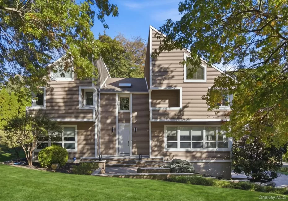 2 Verity Lane, North Hempstead, NY, 5 Bedrooms Bedrooms, 8 Rooms Rooms,4 BathroomsBathrooms,Residential Lease,For Rent,Verity,0,1064822 2 Verity Lane, North Hempstead, NY, 5 Bedrooms Bedrooms, 8 Rooms Rooms,4 BathroomsBathrooms,Residential Lease,For Rent,Verity,0,1064822