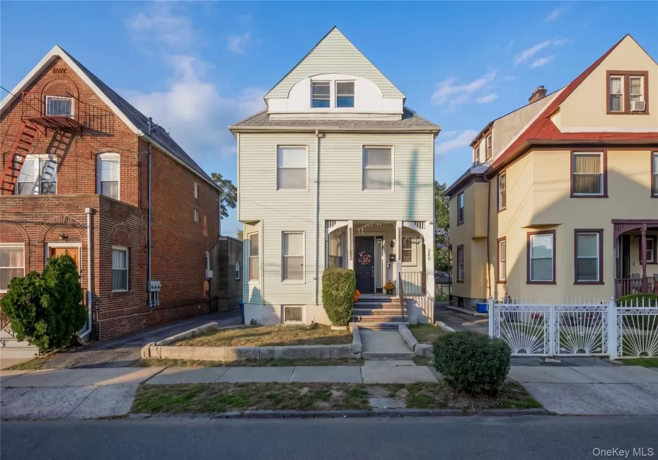 240 10th Avenue, Mount Vernon, NY, 4 Bedrooms Bedrooms, 15 Rooms Rooms,3 BathroomsBathrooms,Residential,For Rent,10th,0,1064590 240 10th Avenue, Mount Vernon, NY, 4 Bedrooms Bedrooms, 15 Rooms Rooms,3 BathroomsBathrooms,Residential,For Rent,10th,0,1064590