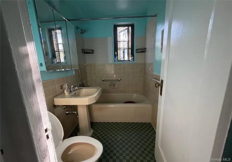 1514 Unionport Road, New York, NY, 2 Bedrooms Bedrooms, 4 Rooms Rooms,1 BathroomBathrooms,Residential Lease,For Rent,Unionport,0,1064872 1514 Unionport Road, New York, NY, 2 Bedrooms Bedrooms, 4 Rooms Rooms,1 BathroomBathrooms,Residential Lease,For Rent,Unionport,0,1064872