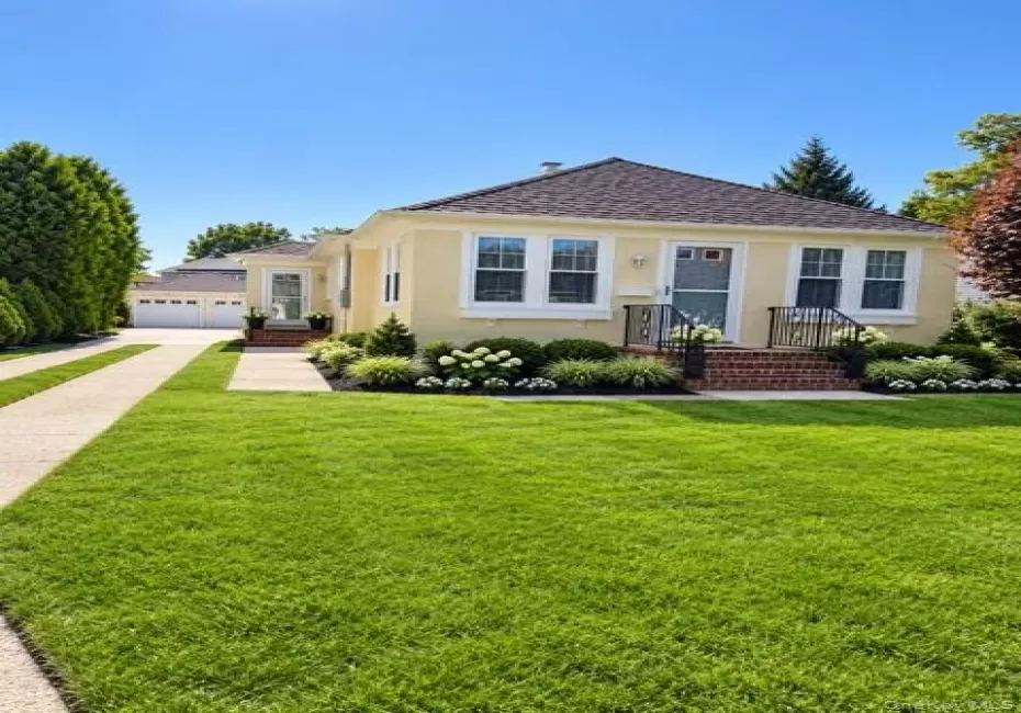 79 Cleveland Street, Islip, NY, 2 Bedrooms Bedrooms, 4 Rooms Rooms,1 BathroomBathrooms,Residential Lease,For Rent,Cleveland,0,1064761 79 Cleveland Street, Islip, NY, 2 Bedrooms Bedrooms, 4 Rooms Rooms,1 BathroomBathrooms,Residential Lease,For Rent,Cleveland,0,1064761