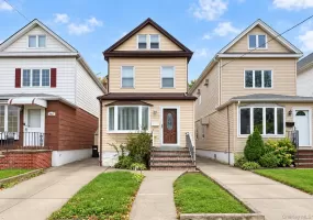 8827 Aubrey Avenue, New York, NY, 3 Bedrooms Bedrooms, 9 Rooms Rooms,1 BathroomBathrooms,Residential,For Rent,Aubrey,0,1064996 8827 Aubrey Avenue, New York, NY, 3 Bedrooms Bedrooms, 9 Rooms Rooms,1 BathroomBathrooms,Residential,For Rent,Aubrey,0,1064996