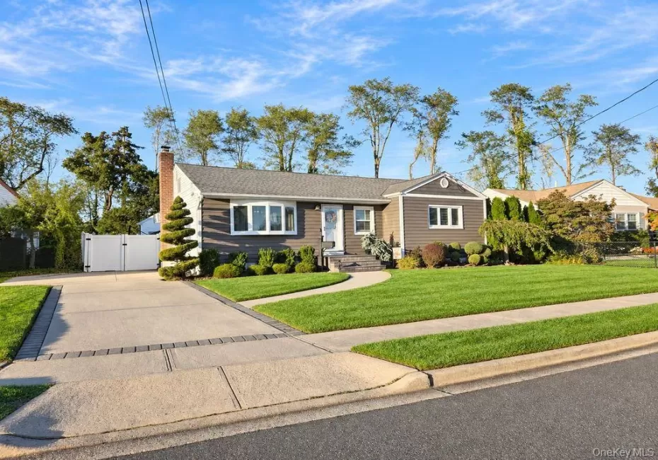 21 Clifford Drive, Oyster Bay, NY, 4 Bedrooms Bedrooms, 11 Rooms Rooms,2 BathroomsBathrooms,Residential,For Rent,Clifford,0,1063887 21 Clifford Drive, Oyster Bay, NY, 4 Bedrooms Bedrooms, 11 Rooms Rooms,2 BathroomsBathrooms,Residential,For Rent,Clifford,0,1063887