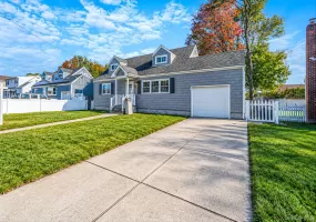1025 Greene Avenue, Babylon, NY, 4 Bedrooms Bedrooms, 7 Rooms Rooms,1 BathroomBathrooms,Residential,For Rent,Greene,0,1065011 1025 Greene Avenue, Babylon, NY, 4 Bedrooms Bedrooms, 7 Rooms Rooms,1 BathroomBathrooms,Residential,For Rent,Greene,0,1065011
