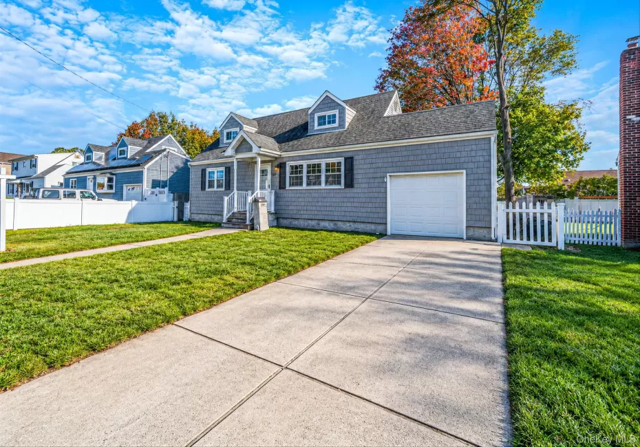 1025 Greene Avenue, Babylon, NY, 4 Bedrooms Bedrooms, 7 Rooms Rooms,1 BathroomBathrooms,Residential,For Rent,Greene,0,1065011 1025 Greene Avenue, Babylon, NY, 4 Bedrooms Bedrooms, 7 Rooms Rooms,1 BathroomBathrooms,Residential,For Rent,Greene,0,1065011