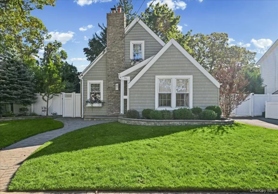 76 Powell Place, Oyster Bay, NY, 3 Bedrooms Bedrooms, 8 Rooms Rooms,1 BathroomBathrooms,Residential,For Rent,Powell,0,1064865 76 Powell Place, Oyster Bay, NY, 3 Bedrooms Bedrooms, 8 Rooms Rooms,1 BathroomBathrooms,Residential,For Rent,Powell,0,1064865