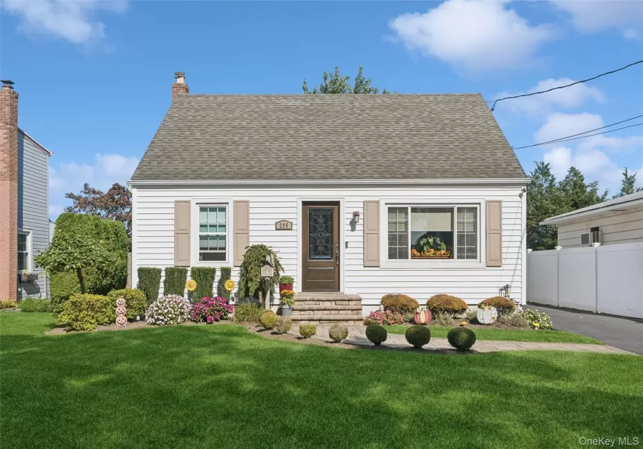 295 Atlanta Avenue, Oyster Bay, NY, 4 Bedrooms Bedrooms, 6 Rooms Rooms,1 BathroomBathrooms,Residential,For Rent,Atlanta,0,1058794 295 Atlanta Avenue, Oyster Bay, NY, 4 Bedrooms Bedrooms, 6 Rooms Rooms,1 BathroomBathrooms,Residential,For Rent,Atlanta,0,1058794